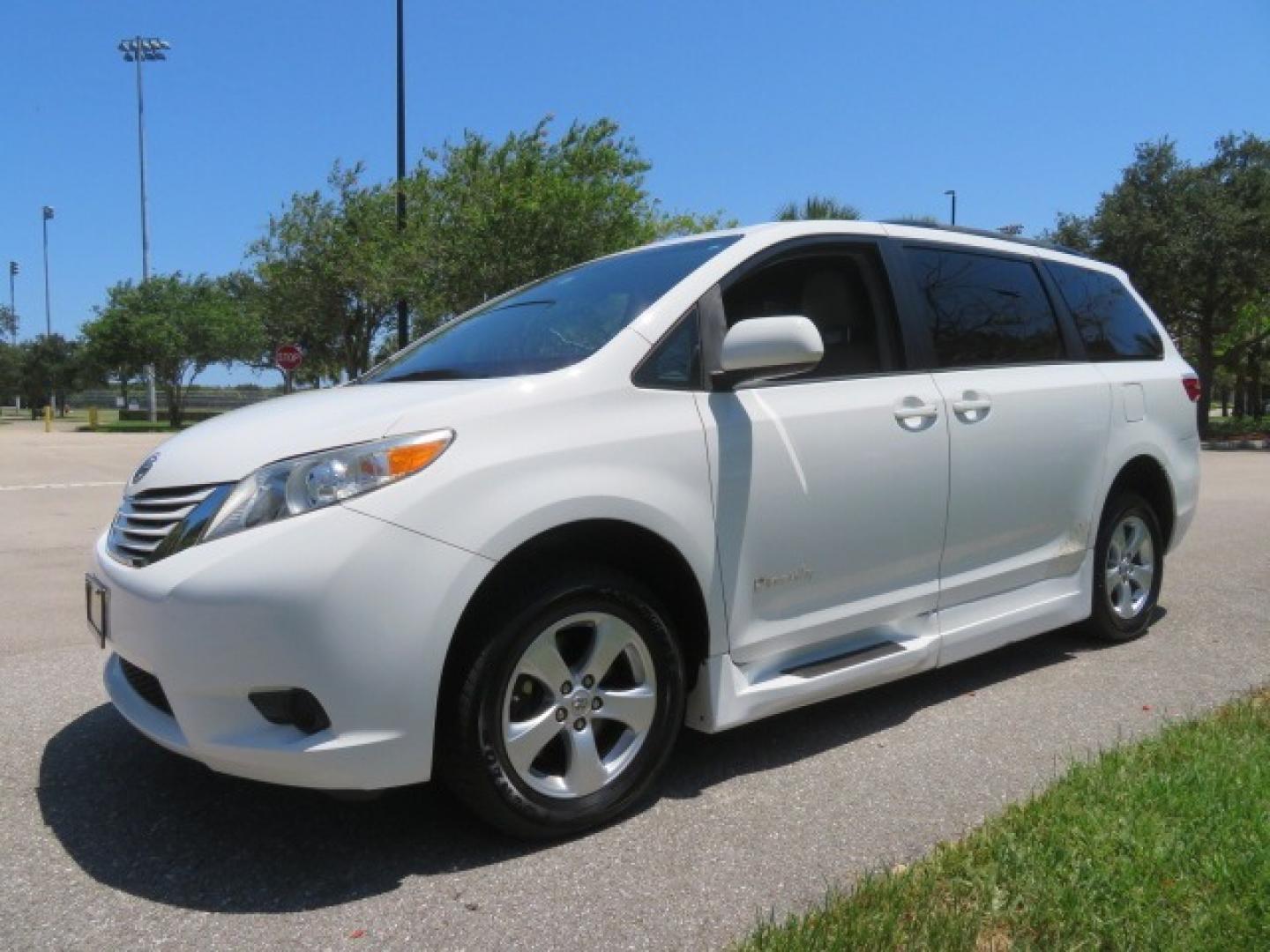 2016 White /Gray Toyota Sienna (5TDKK3DC8GS) , located at 4301 Oak Circle #19, Boca Raton, FL, 33431, (954) 561-2499, 26.388861, -80.084038 - You are looking at Gorgeous Low Mileage 2016 Toyota Sienna LE Braunability XT Handicap Van Wheelchair Van Conversion Van with 26K Original Miles, Power Side Entry Ramp with Kneeling Van Function, Passenger Side Quick Lock System (same as ez lock), Quick Release Front Seats, Floor with L Tracks, Leat - Photo#11